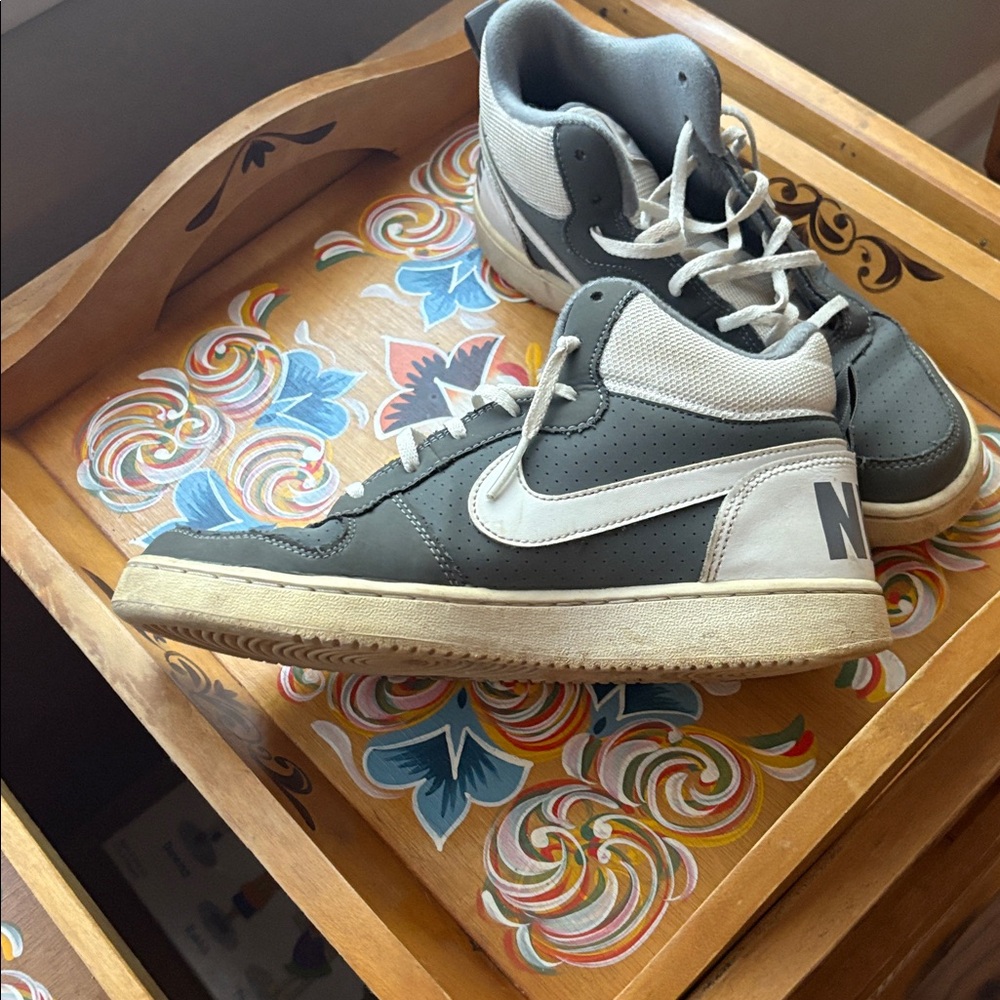 Nike High-Top Sneakers in Dark Gray and White 6Y or women’s 7.5-8 - Picture 5 of 9